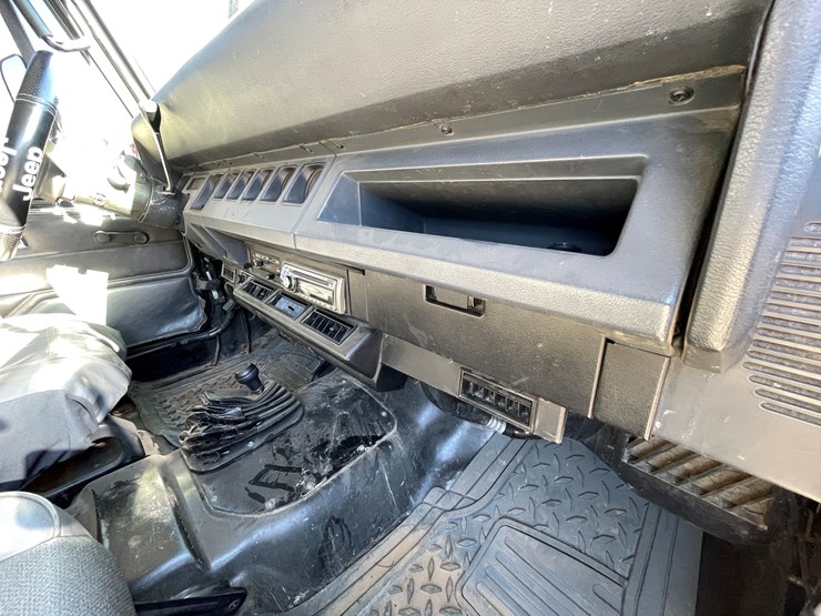 1995-jeep-wrangler-image-77