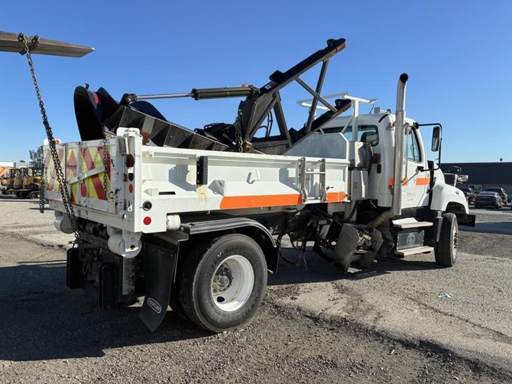 2021-freightliner-dump-truck-image-3
