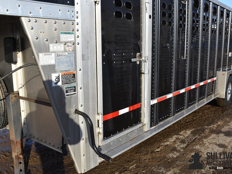 2020-wilson-livestock-trailer-image-18