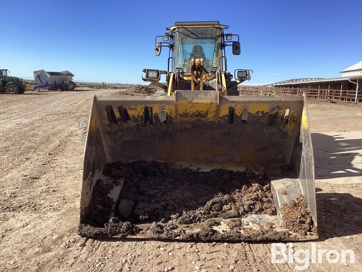 2022-komatsu-wa320-8-image-2