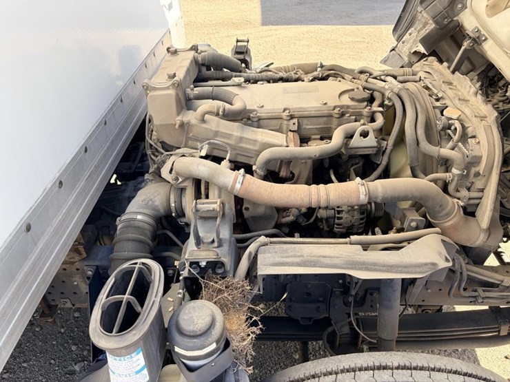 2016-isuzu-nrr-image-13