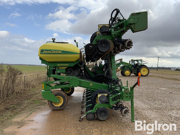 2015-john-deere-1725-image-4