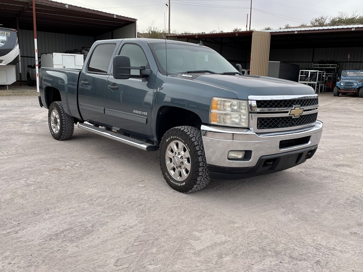 2011-chevrolet-silverado-2500hd-lt-image-3