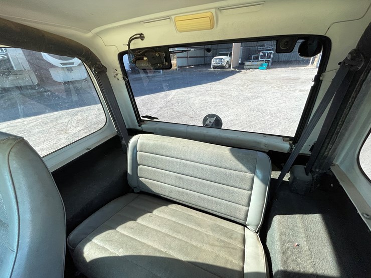 1995-jeep-wrangler-image-28