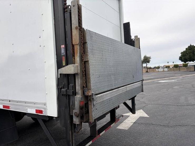 2016-hino-box-truck-image-5