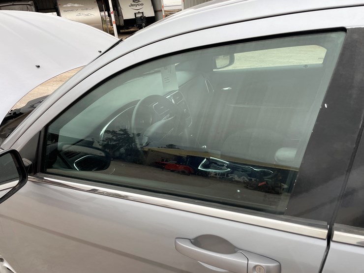 #111-•-2013-chrysler-200-(nm-title)-image-64