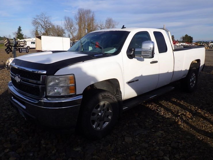 2012-chevrolet-3500-image-1