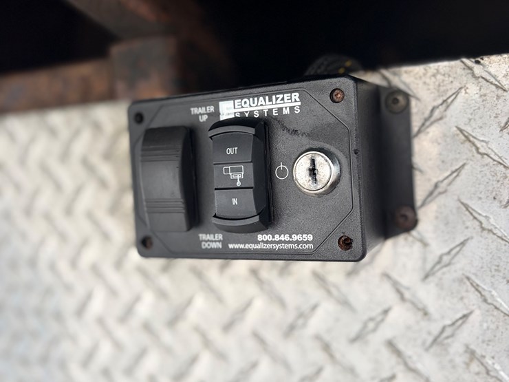 #355-•-2018-vintage-enclosed-trailer-(has-mn-title)-(clintonville,-wi)-image-11