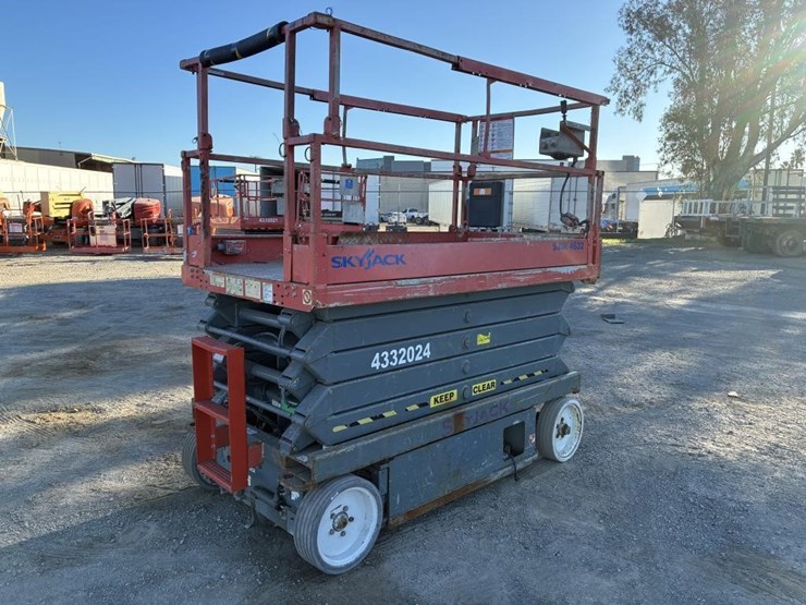 2004-skyjack-sjiii4632-image-3