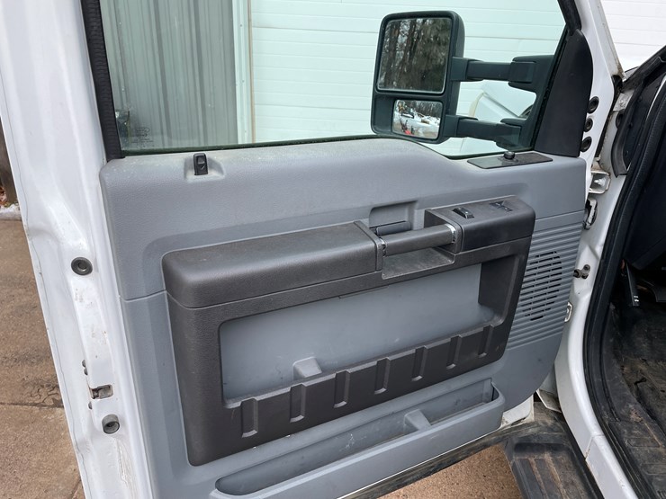 #330-•-2012-f350-super-duty-cab-and-chassis-pickup-(has-wi-title)(custer,-wi)-image-62