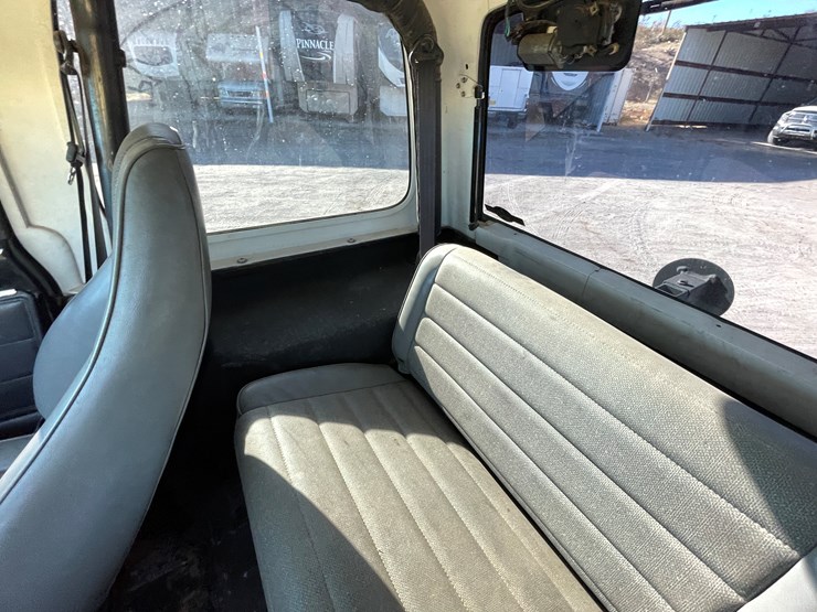 1995-jeep-wrangler-image-30