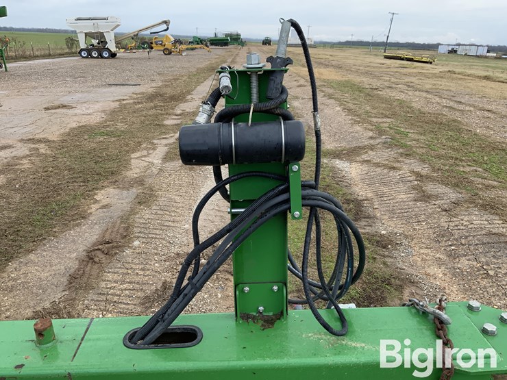 2021-john-deere-2430-image-12