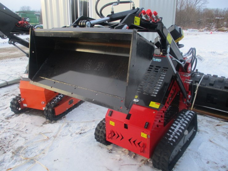 #6594-•-future-ft-360t-13.5hp-gasoline-engine,-electric-start-open-operator-station,-40-in-bucket-operating-load-550#-55"-max-dumping-height-image-3