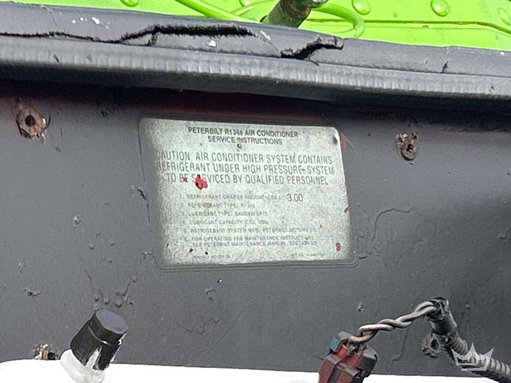 2004-peterbilt-357-image-11