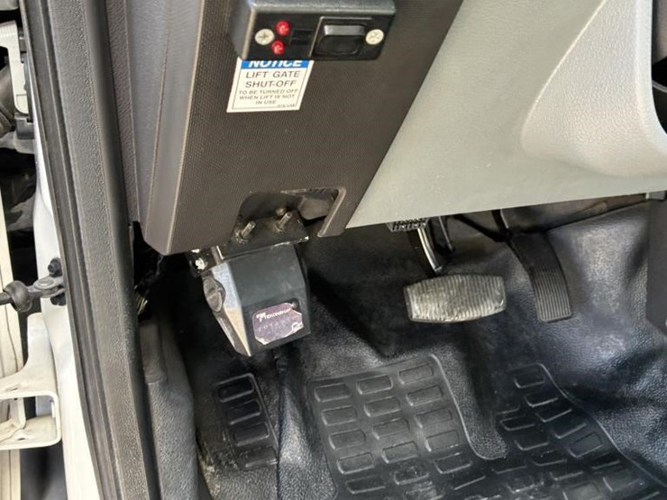 2017-ford-f650-image-19