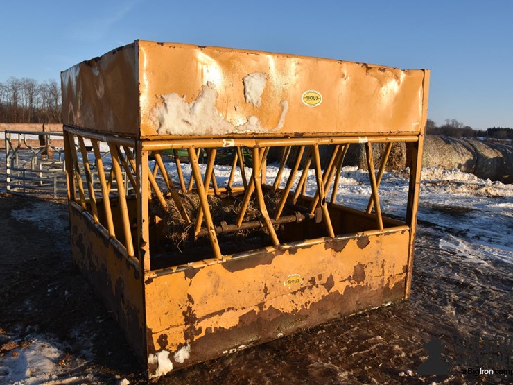 sioux-square-hay-max-feeder-image-1