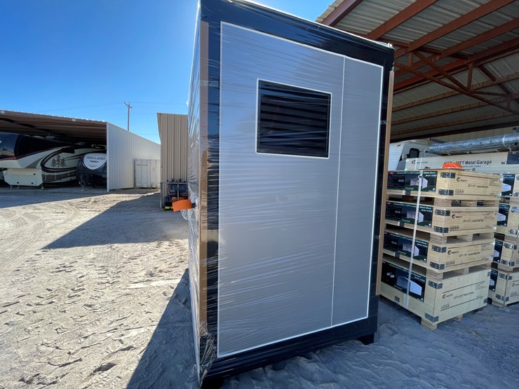 #3850-•-portable-restroom-image-3