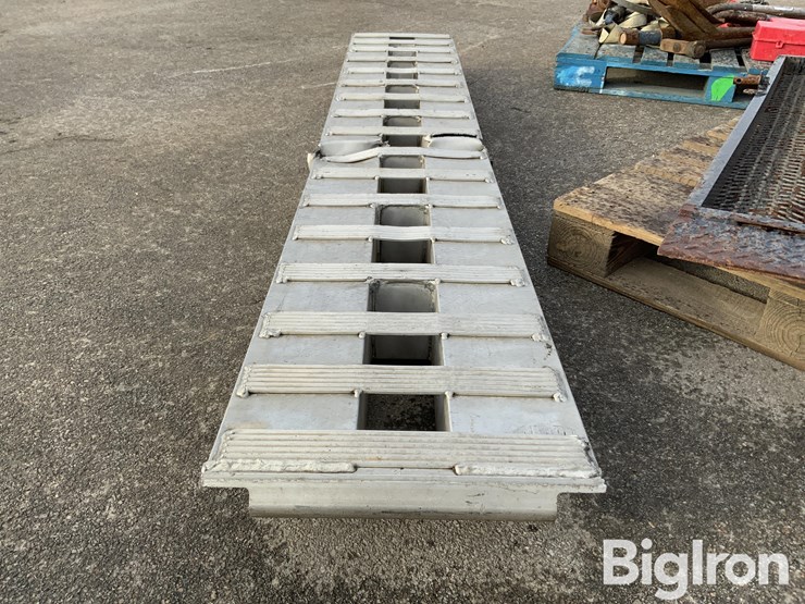 trailer-ramps,-shop-equipment-&-shovels-image-12