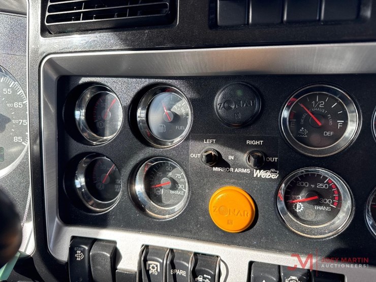 2013-kenworth-t800-image-38