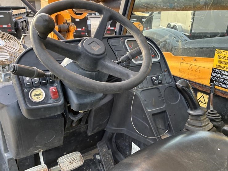 2014-jcb-telescopic-reach-lift-image-14