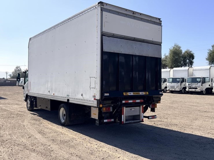 2017-isuzu-nrr-image-4