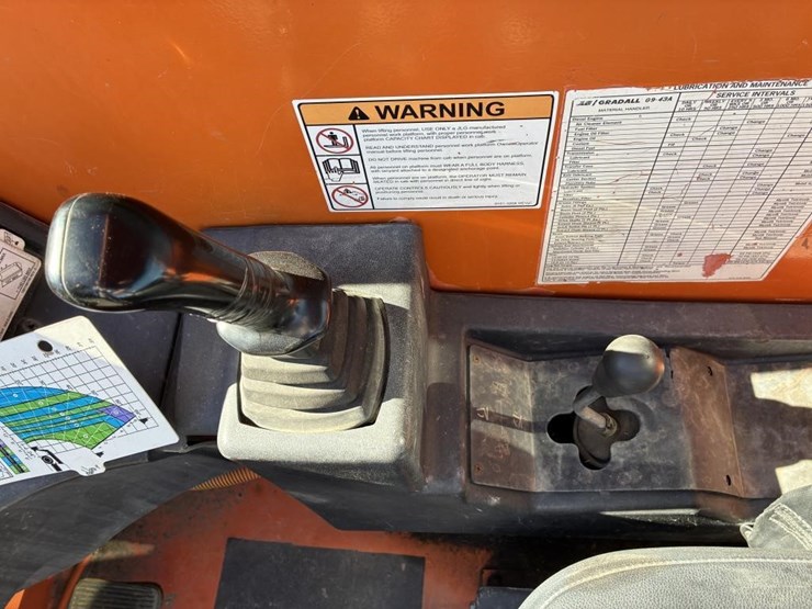 2006-jlg-g9-43a-image-19