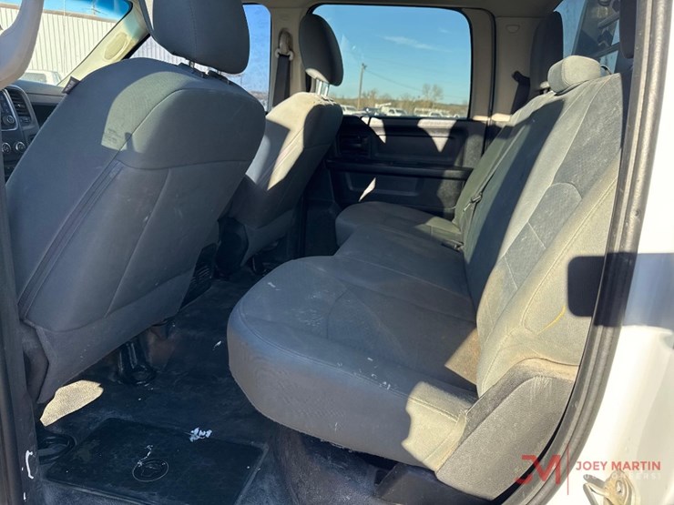 2017-dodge-2500-image-19