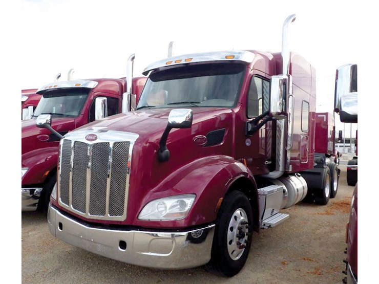 2019-peterbilt-579-image-1