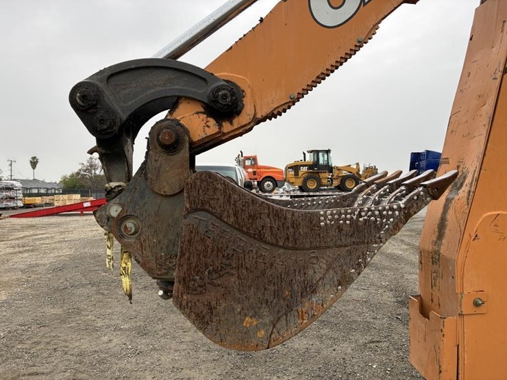 2018-case-580sn-image-17