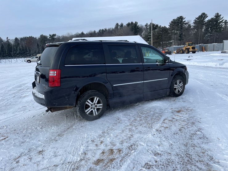 2010-dodge-grand-caravan-image-8