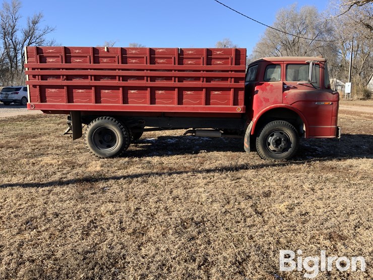 1975-ford-c600-image-4