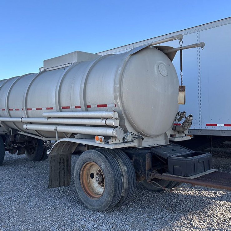 1981 TRAILMASTER TANKER