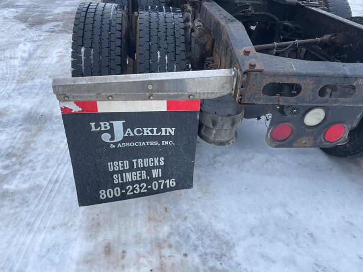 #308-•-2005-freightliner-columbia-semi-tractor-(has-wi-title)-(denmark,-wi)-image-37