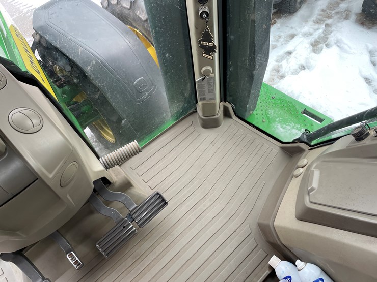 2020-john-deere-8r-340-image-52