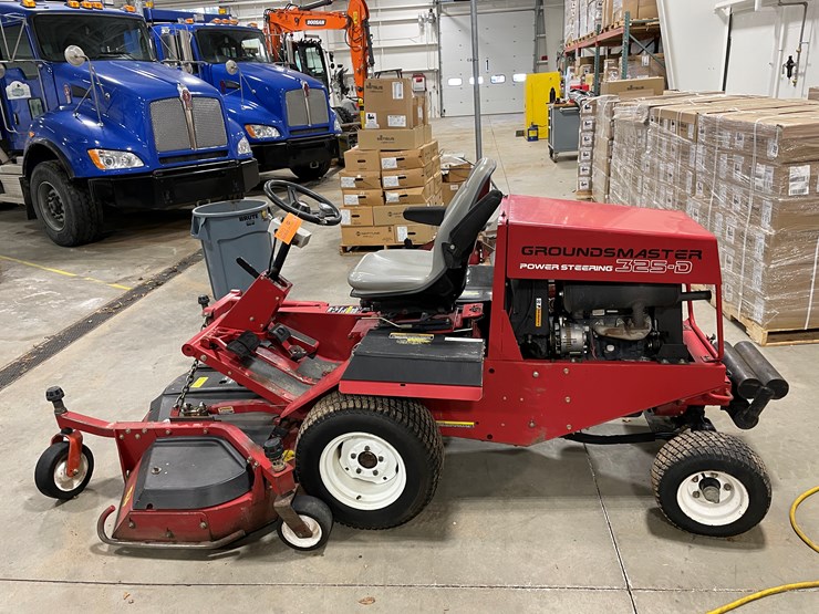 toro-groundsmaster-325d-image-2