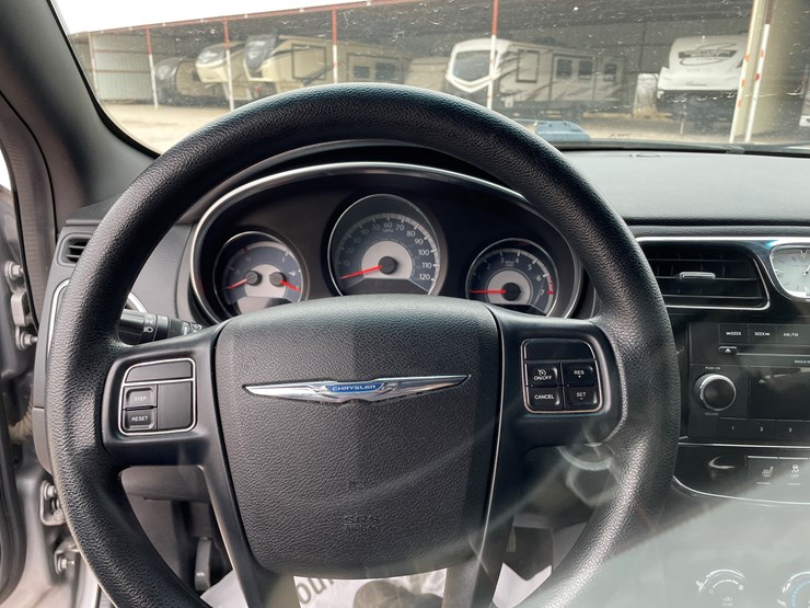 #111-•-2013-chrysler-200-(nm-title)-image-21