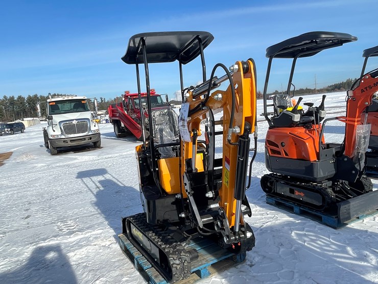 #136-•-miva-va13-mini-excavator-(mosinee,-wi)-image-2