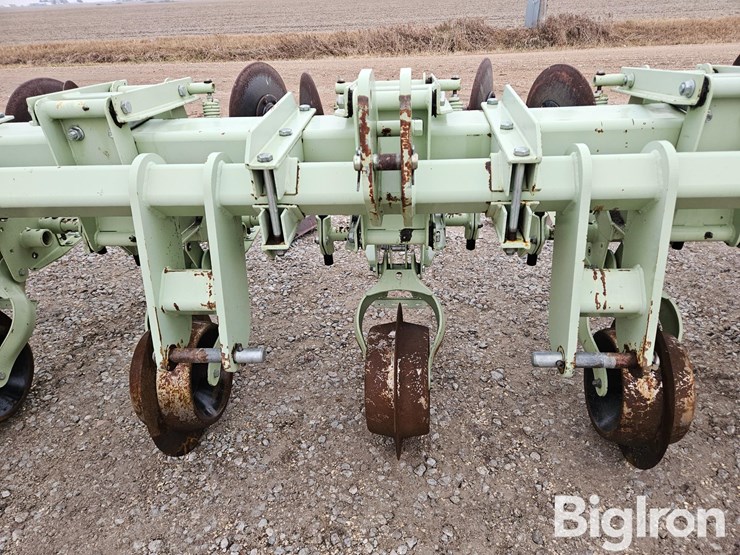orthman-835-002-8r30-high-clearance-cultivator-image-9