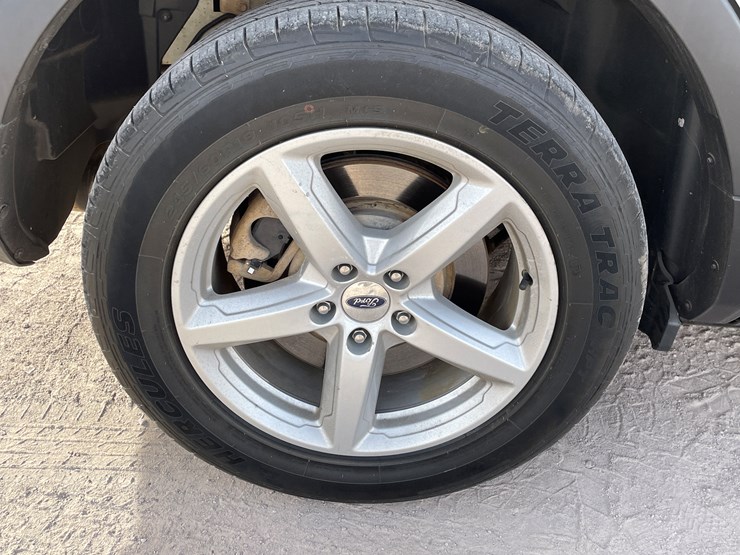 2017-ford-explorer-image-15