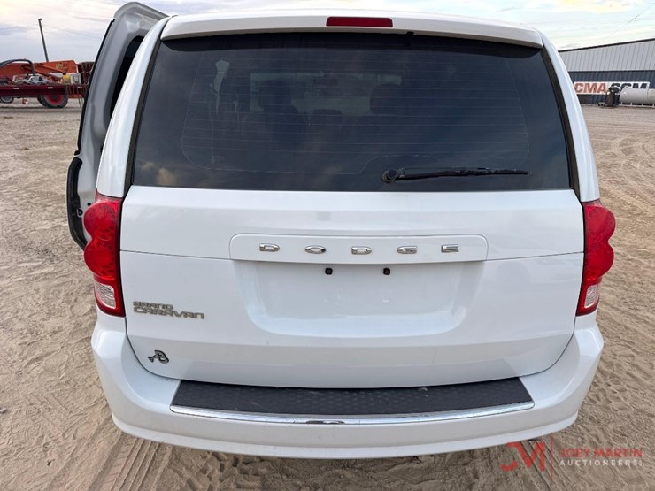 2015-dodge-grand-caravan-image-8