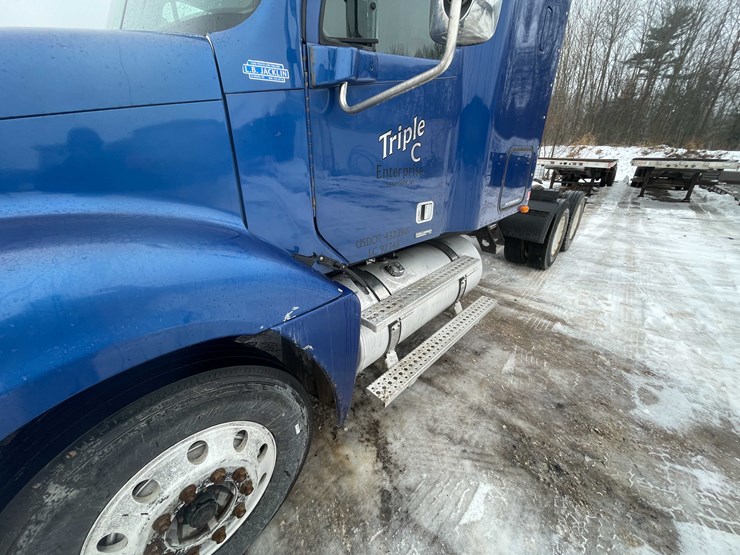 #308-•-2005-freightliner-columbia-semi-tractor-(has-wi-title)-(denmark,-wi)-image-57