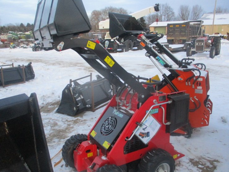 #6595-•-future-ft-323w-mini-skid-steer-electric-start-open-operator-station,-40-in-bucket-300kg-lifting-capacity-640kg-image-2