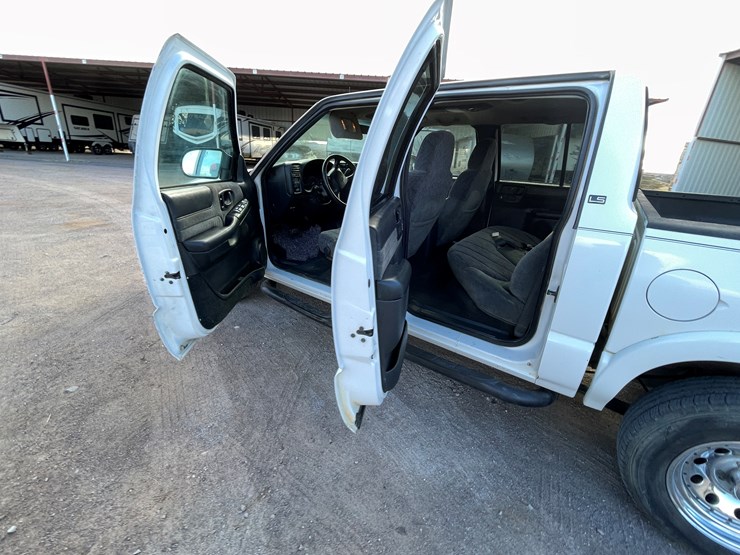 2002-chevrolet-s10-image-14