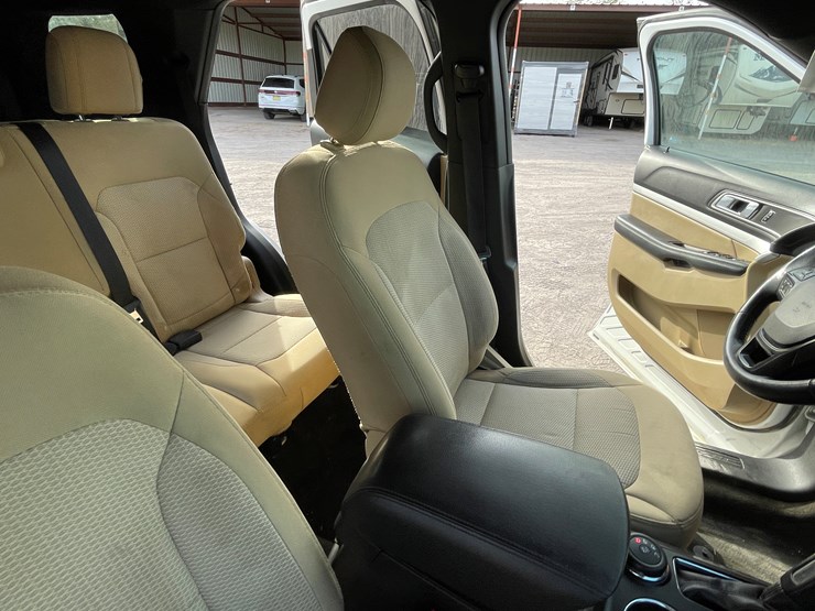 2017-ford-explorer-image-96
