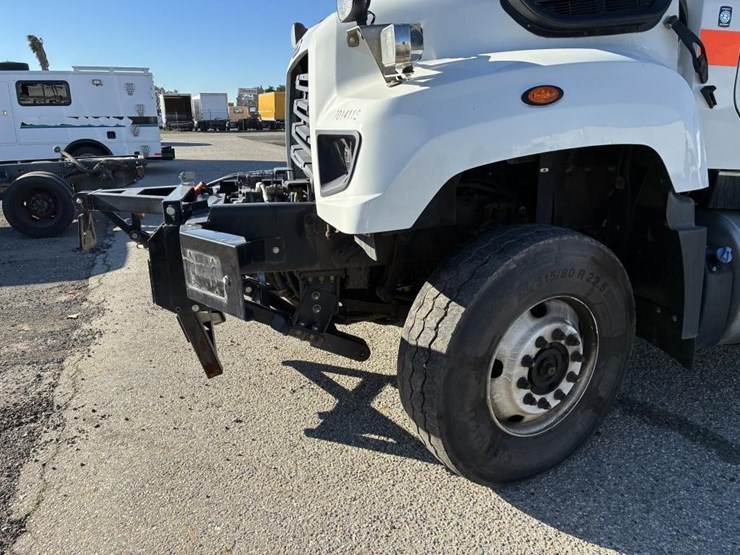 2021-freightliner-dump-truck-image-5