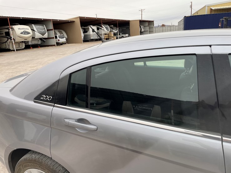 #111-•-2013-chrysler-200-(nm-title)-image-59