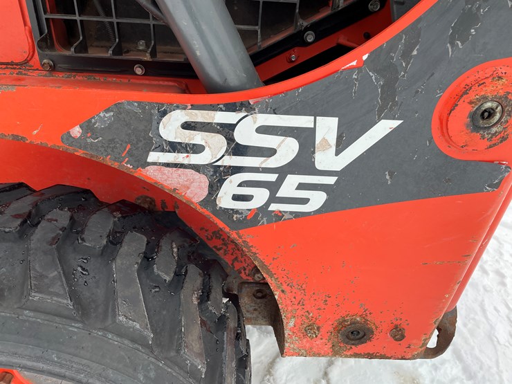 2022-kubota-ssv65-image-16