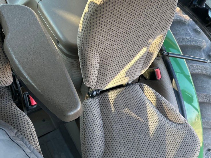 2017-john-deere-8400r-image-21