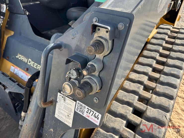 2022-deere-317g-image-7