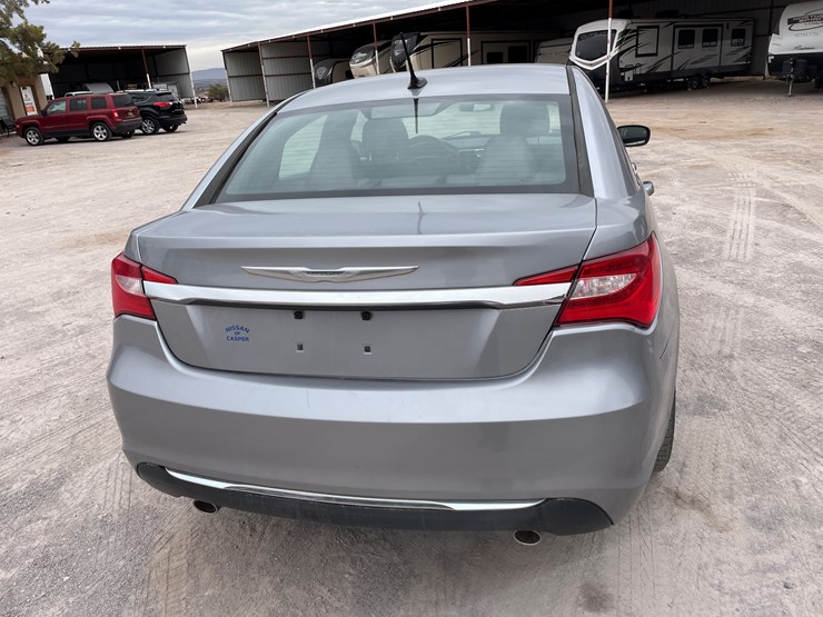 #111-•-2013-chrysler-200-(nm-title)-image-15